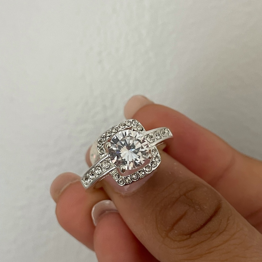💍 2/$10 Ring with round center and square shape around it